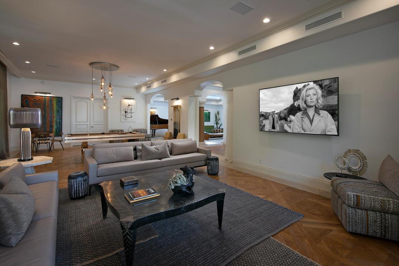 Sophisticated Grand Mansion In Prime Beverly Hills Villa
