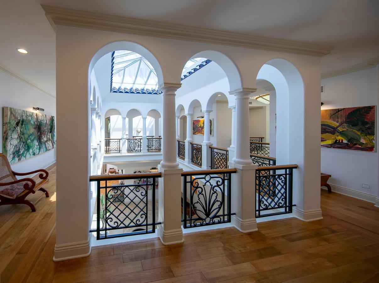 Villa Sophisticated Grand Mansion In Prime Beverly Hills *