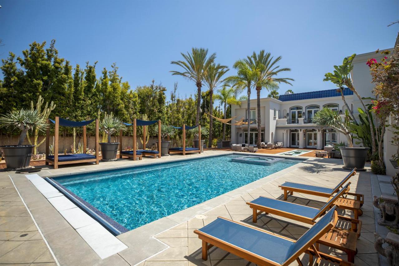 Sophisticated Grand Mansion In Prime Beverly Hills *