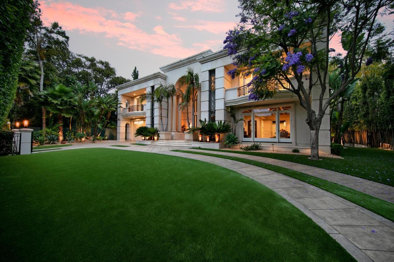 Villa Sophisticated Grand Mansion In Prime Beverly Hills *
