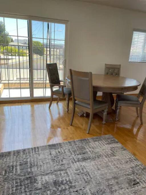 Apartment Spacious Two Bedroom In Santa Monica *