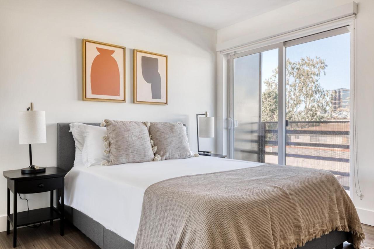 Brentwood 2br W Gym Rooftop Wd Nr Wf Shops Lax-620 Apartment *