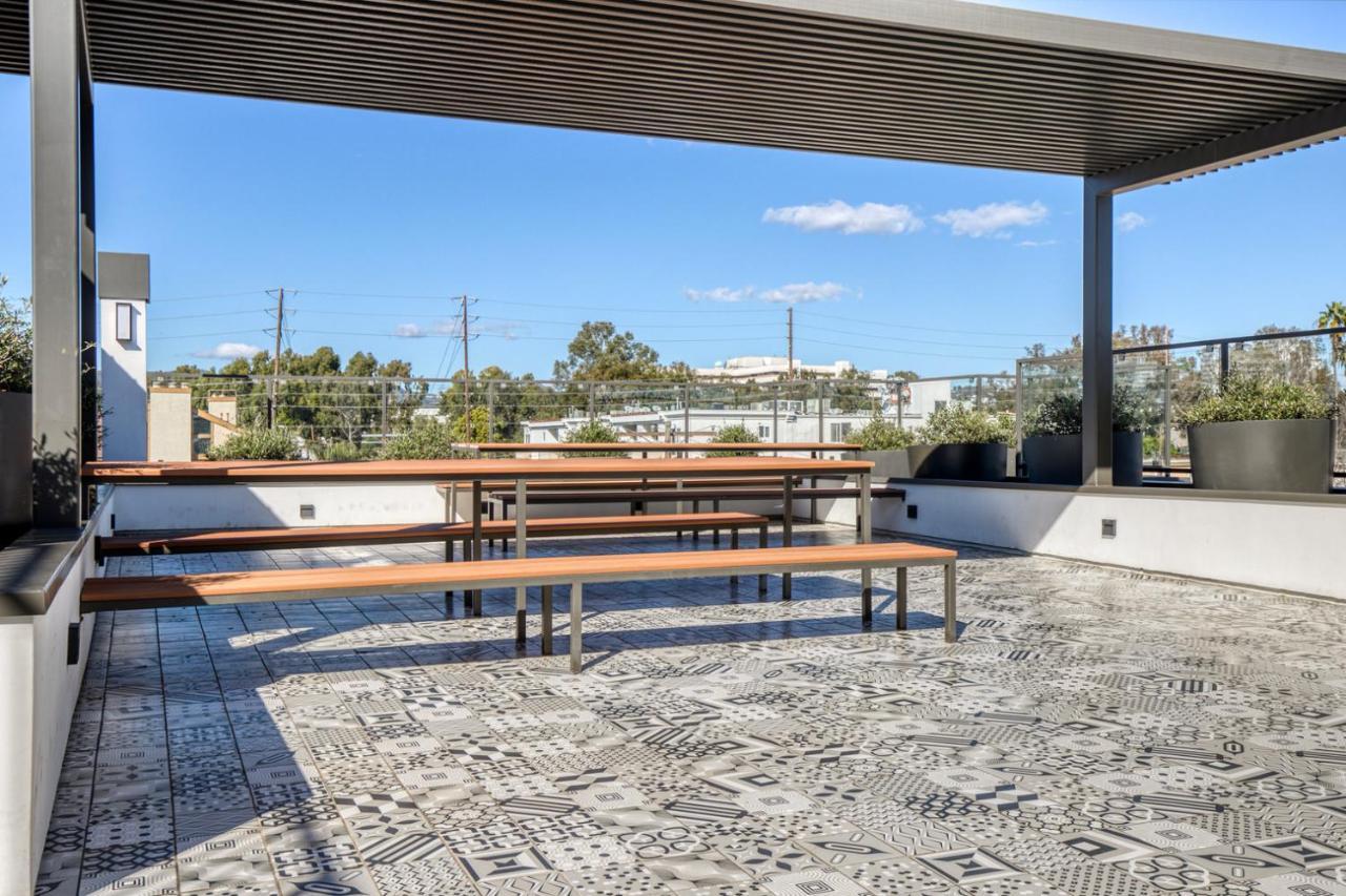 Brentwood 2br W Gym Rooftop Wd Nr Wf Shops Lax-620 *