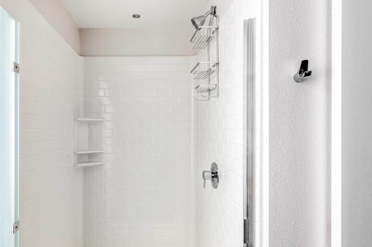 Apartment Melrose 2br W Gym Pool Nr Walk Of Fame Lax-723 *