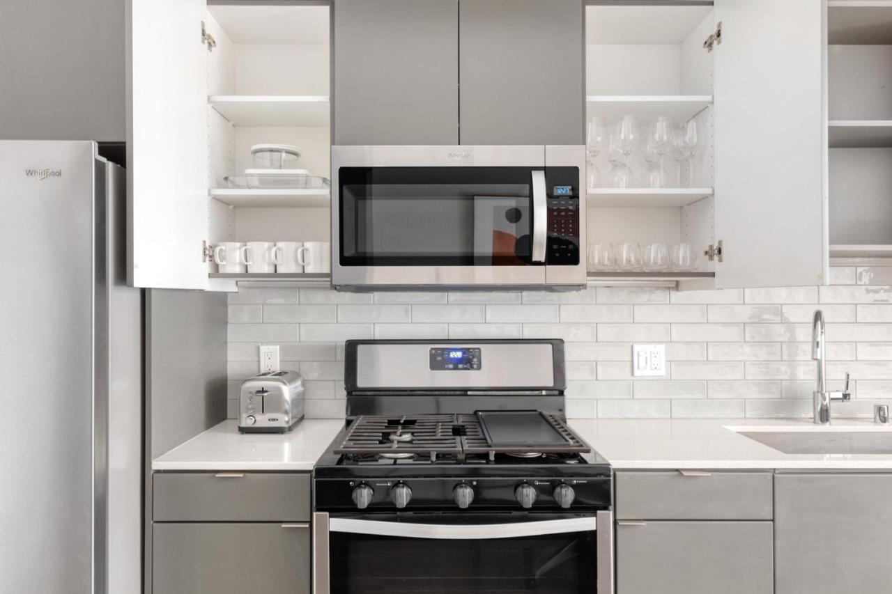 Melrose 2br W Gym Pool Nr Walk Of Fame Lax-723
