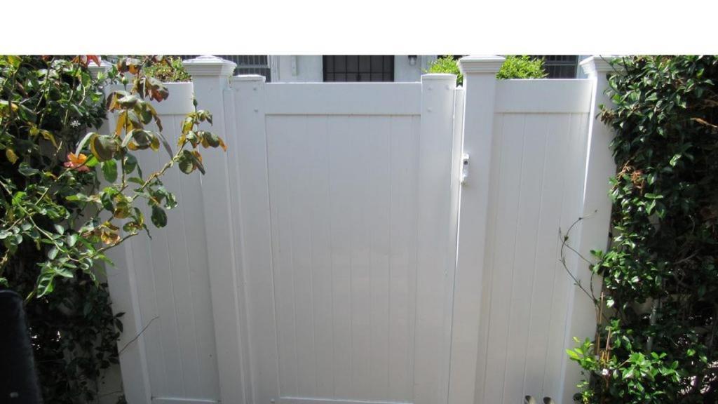 Adorable Garden ~ A Lovely Escape With Private Enclosed Gardens Apartment