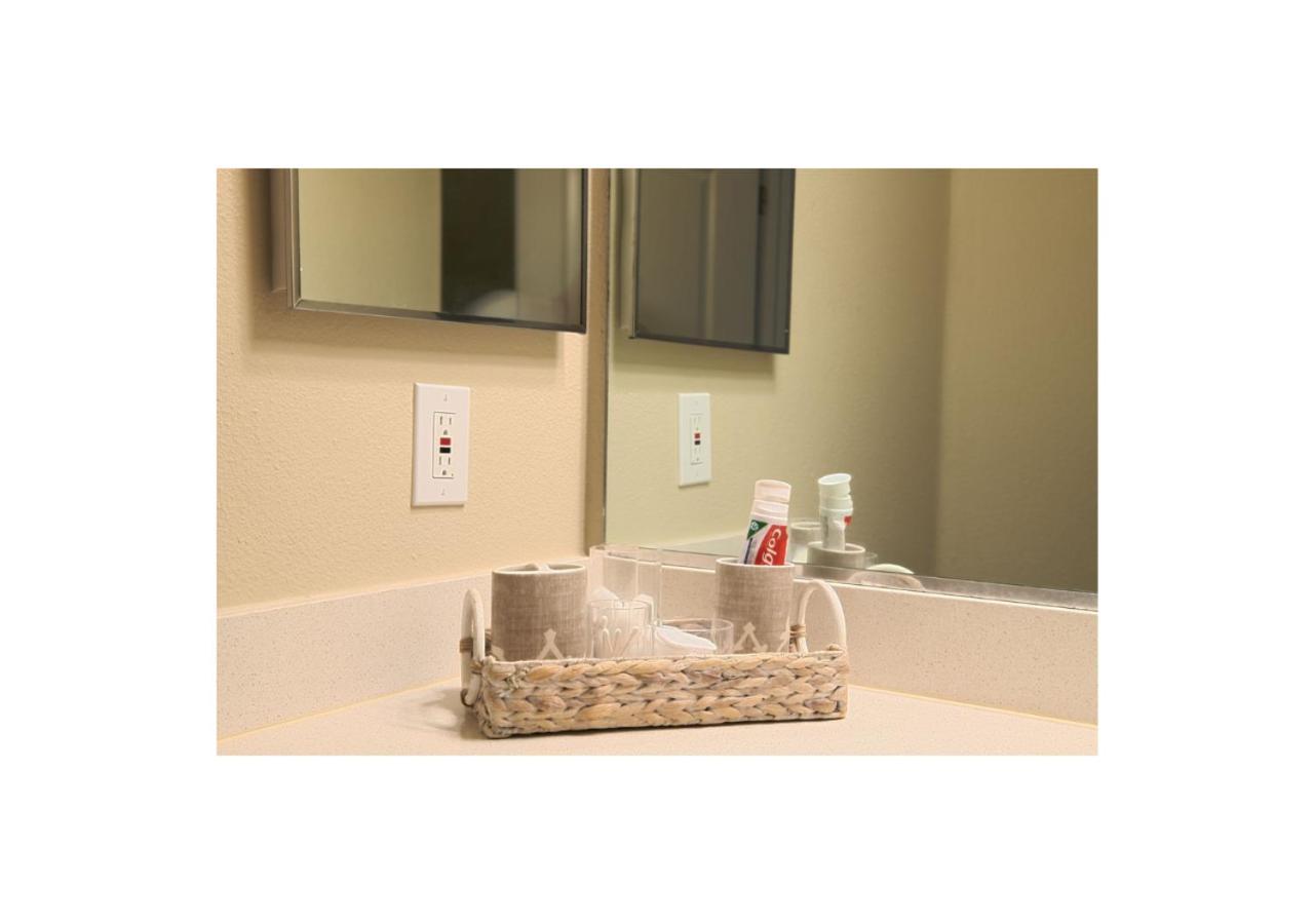 Guest house Private Bedroom And Bathroom In Shared 2 Bedroom In Venice - Pool - Hot Tub & Gym Los Angeles