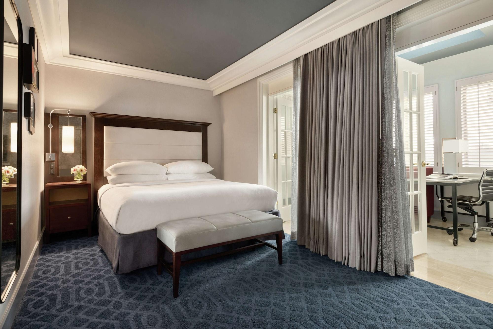 Hilton Checkers Hotel 3*