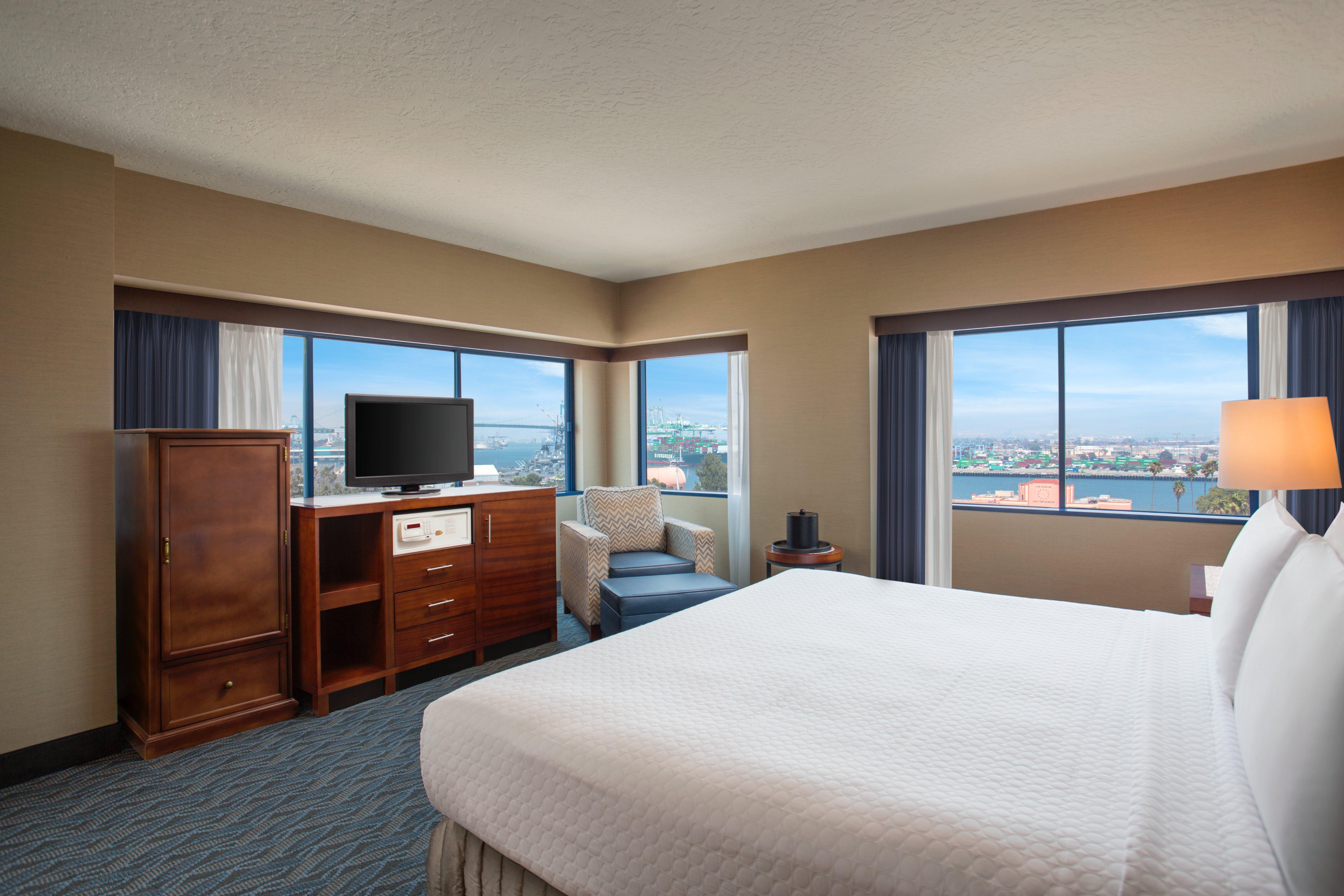 Crowne Plaza Angeles Harbor By Ihg Hotel 4*