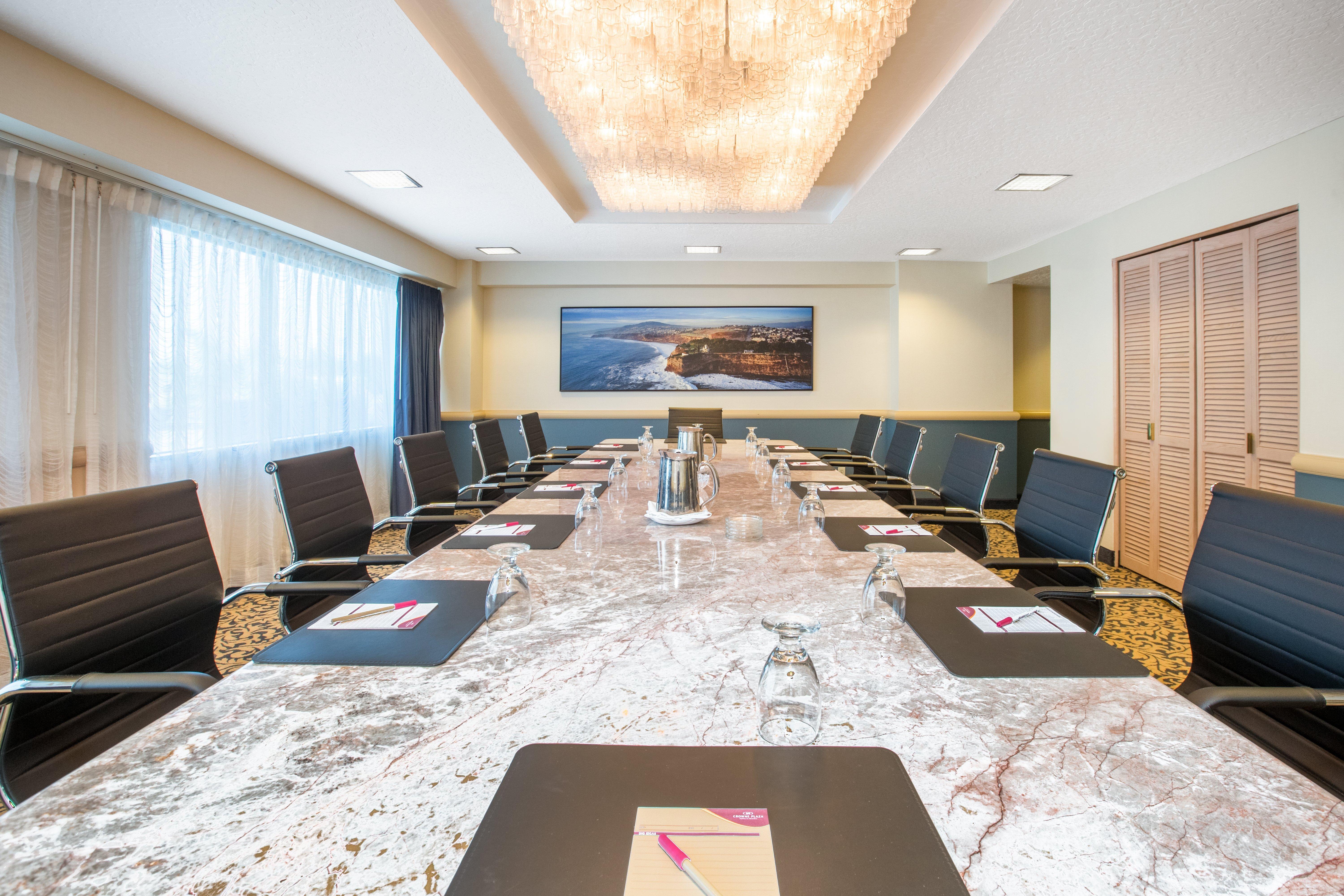 Crowne Plaza Angeles Harbor By Ihg Hotel 4*