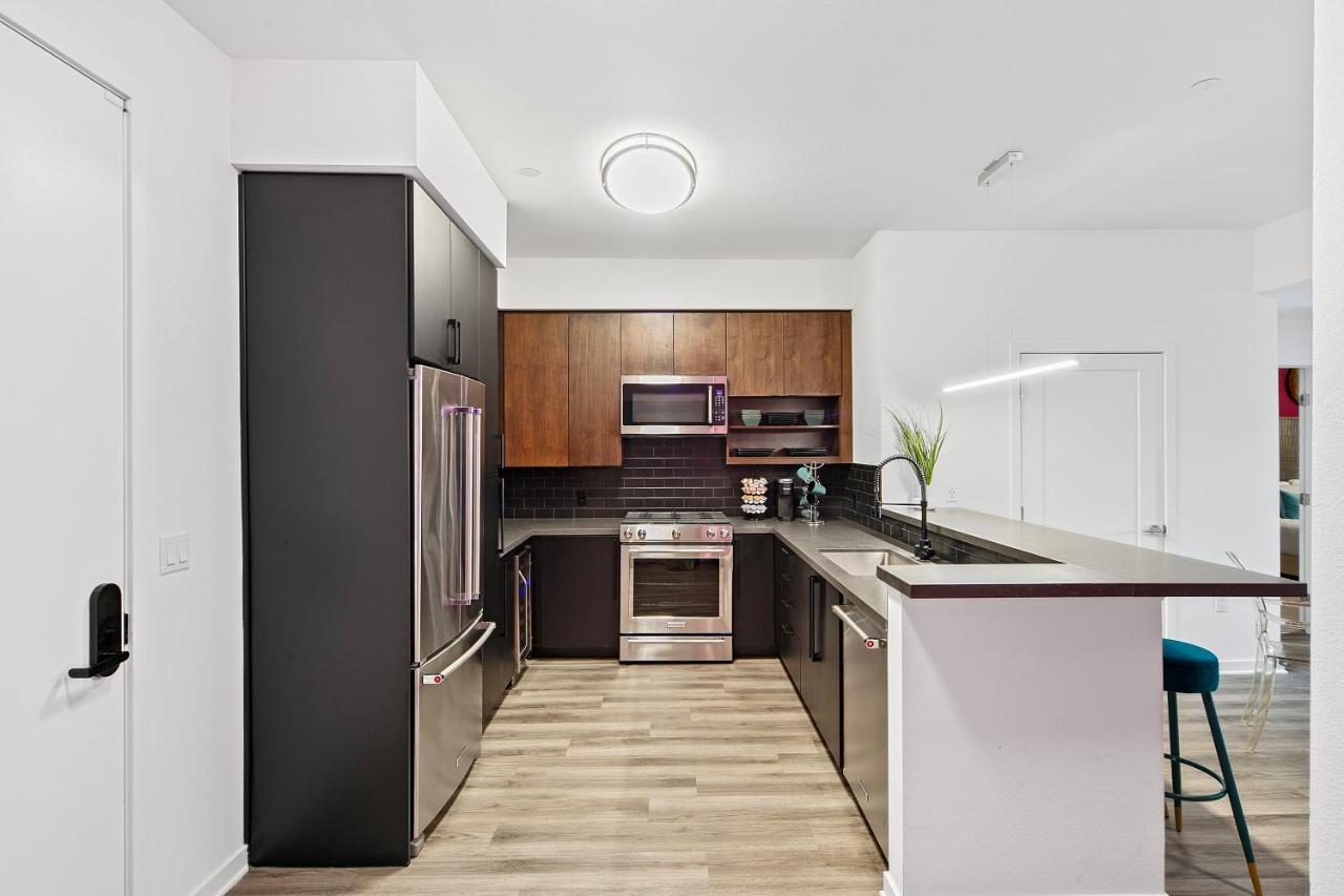 Fairfax District Chic Oasis 2 Bedroom With Den 136 Aparthotel Los Angeles