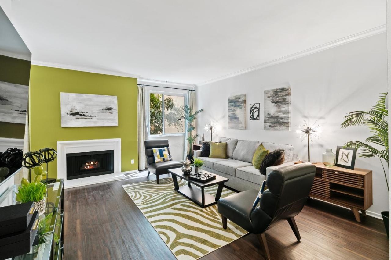 Beverly Hills Gem 1 Bedroom With Parking 218