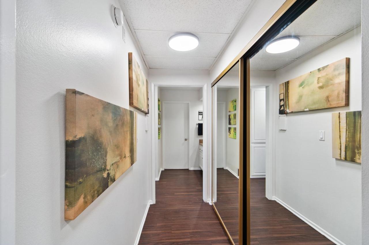 Beverly Hills Gem 1 Bedroom With Parking 218 *