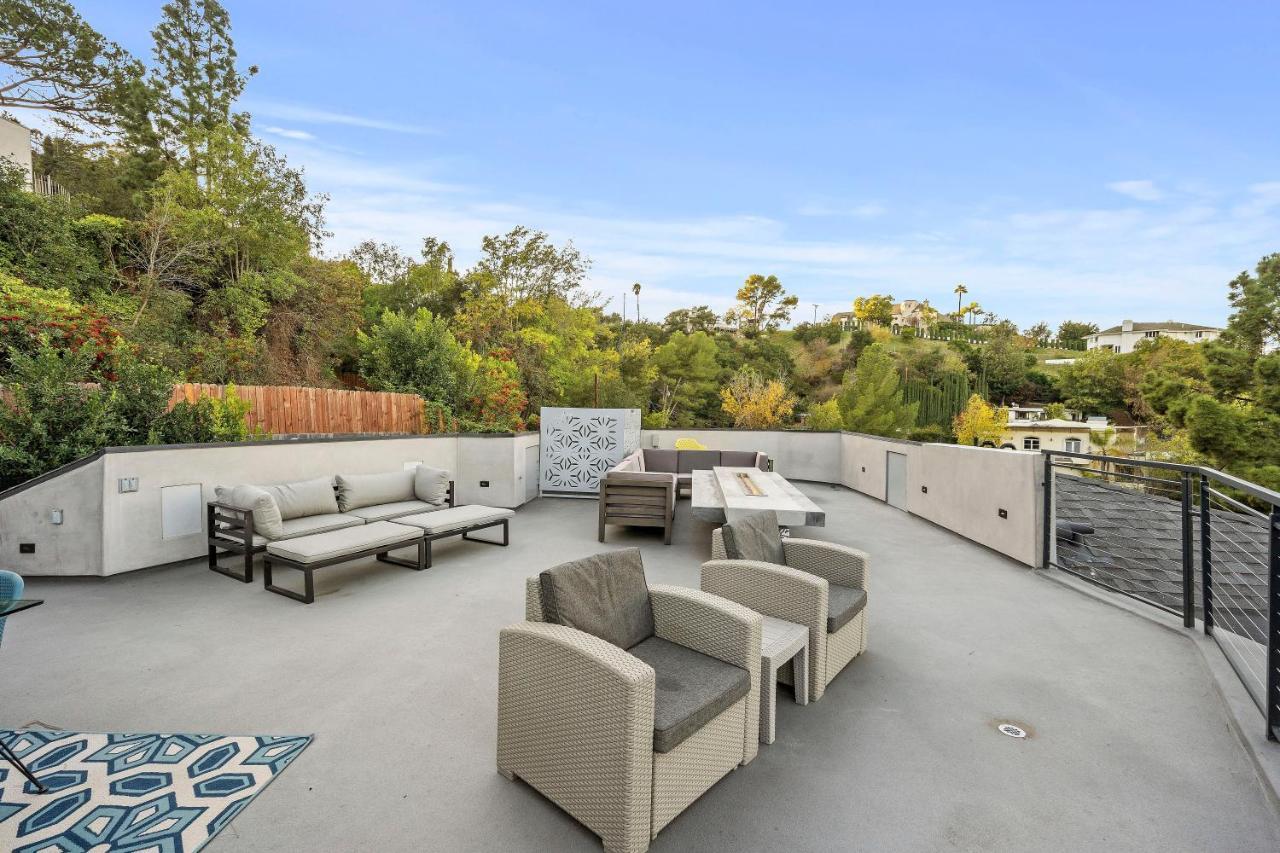 Luxury Hilltop Retreat: Private With Multi-level Rooftop, Infinity Pool, Jacuzzi, Outdoor Kitchen, Outdoor Movie Screen Villa *