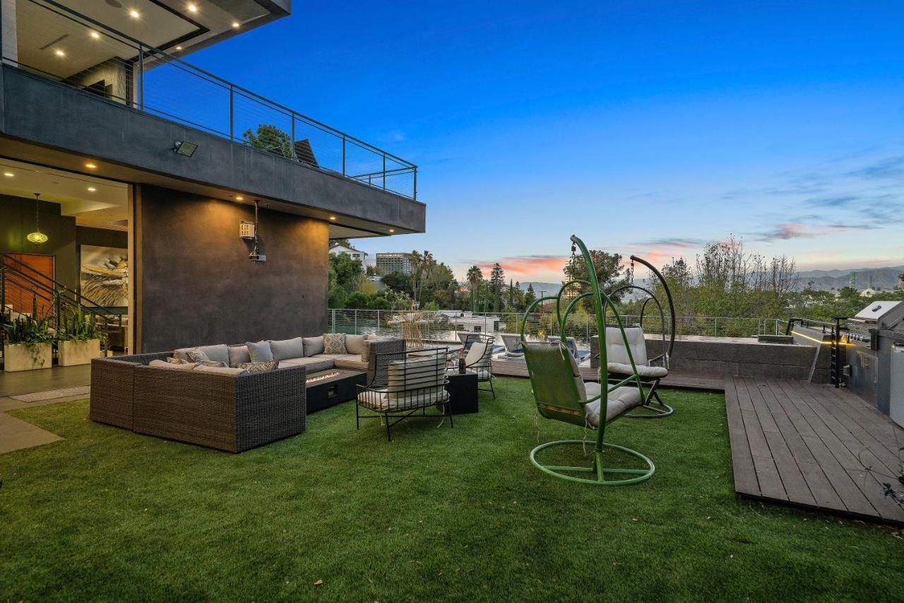 Luxury Hilltop Retreat: Private With Multi-level Rooftop, Infinity Pool, Jacuzzi, Outdoor Kitchen, Outdoor Movie Screen * Los Angeles