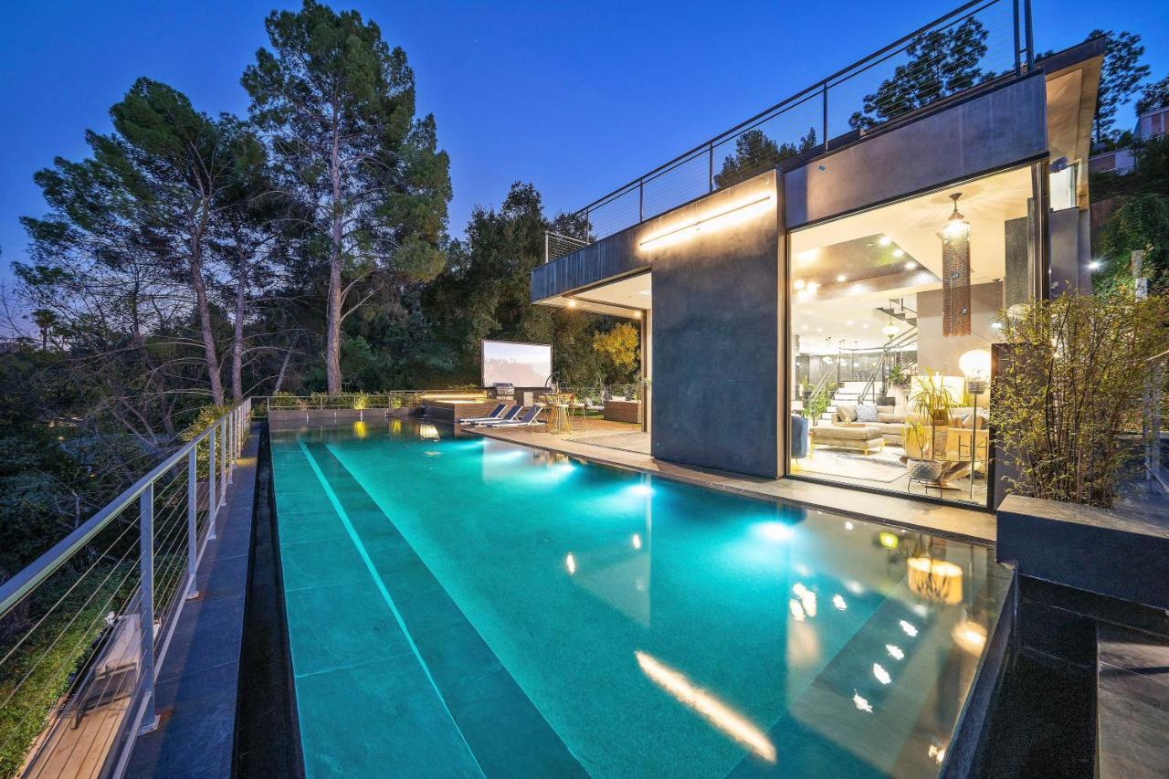 Villa Luxury Hilltop Retreat: Private With Multi-level Rooftop, Infinity Pool, Jacuzzi, Outdoor Kitchen, Outdoor Movie Screen