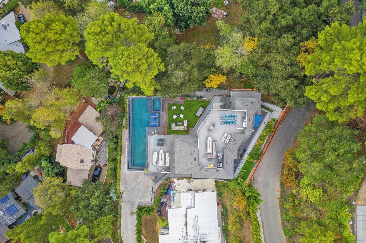 Luxury Hilltop Retreat: Private With Multi-level Rooftop, Infinity Pool, Jacuzzi, Outdoor Kitchen, Outdoor Movie Screen Villa