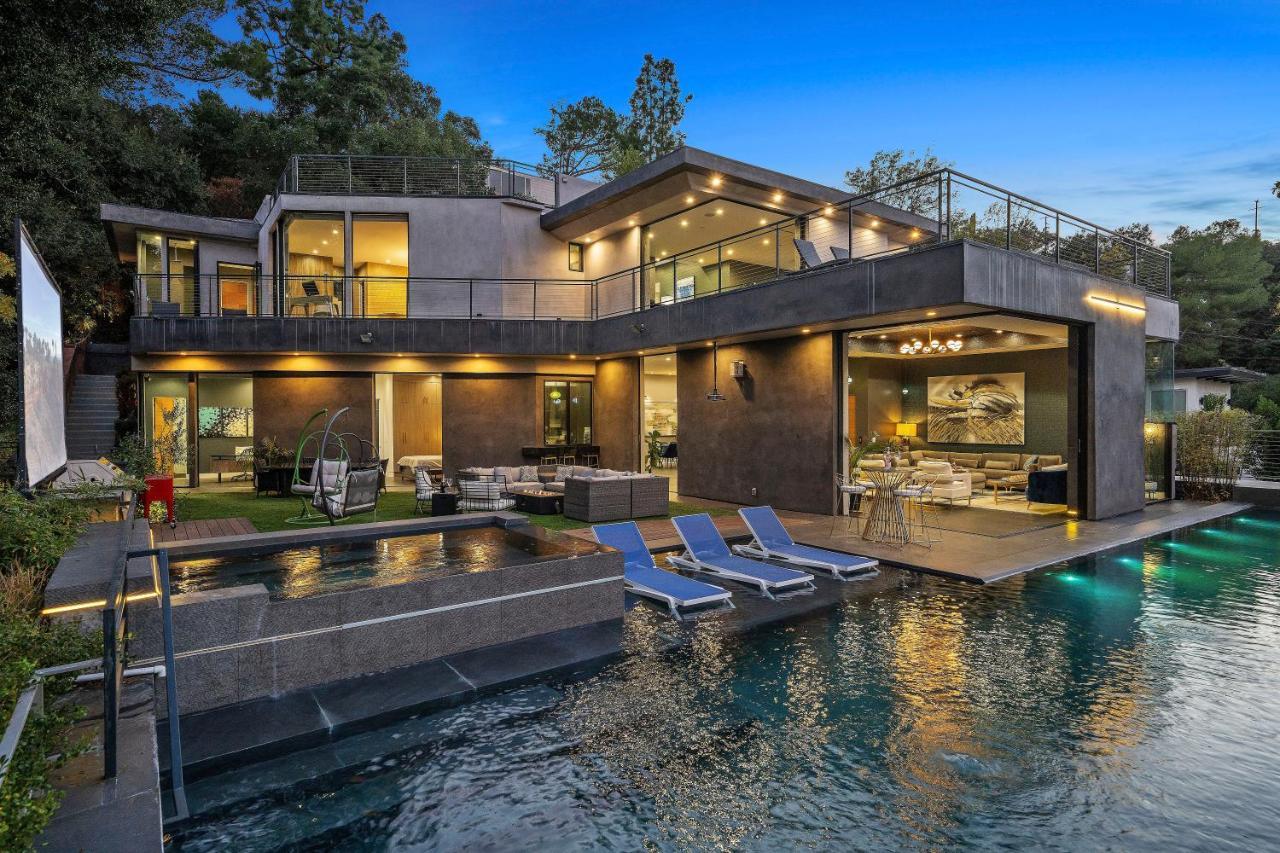 Luxury Hilltop Retreat: Private With Multi-level Rooftop, Infinity Pool, Jacuzzi, Outdoor Kitchen, Outdoor Movie Screen * Los Angeles