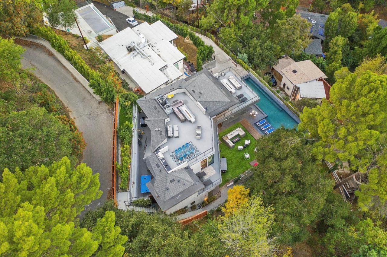 Luxury Hilltop Retreat: Private With Multi-level Rooftop, Infinity Pool, Jacuzzi, Outdoor Kitchen, Outdoor Movie Screen Villa
