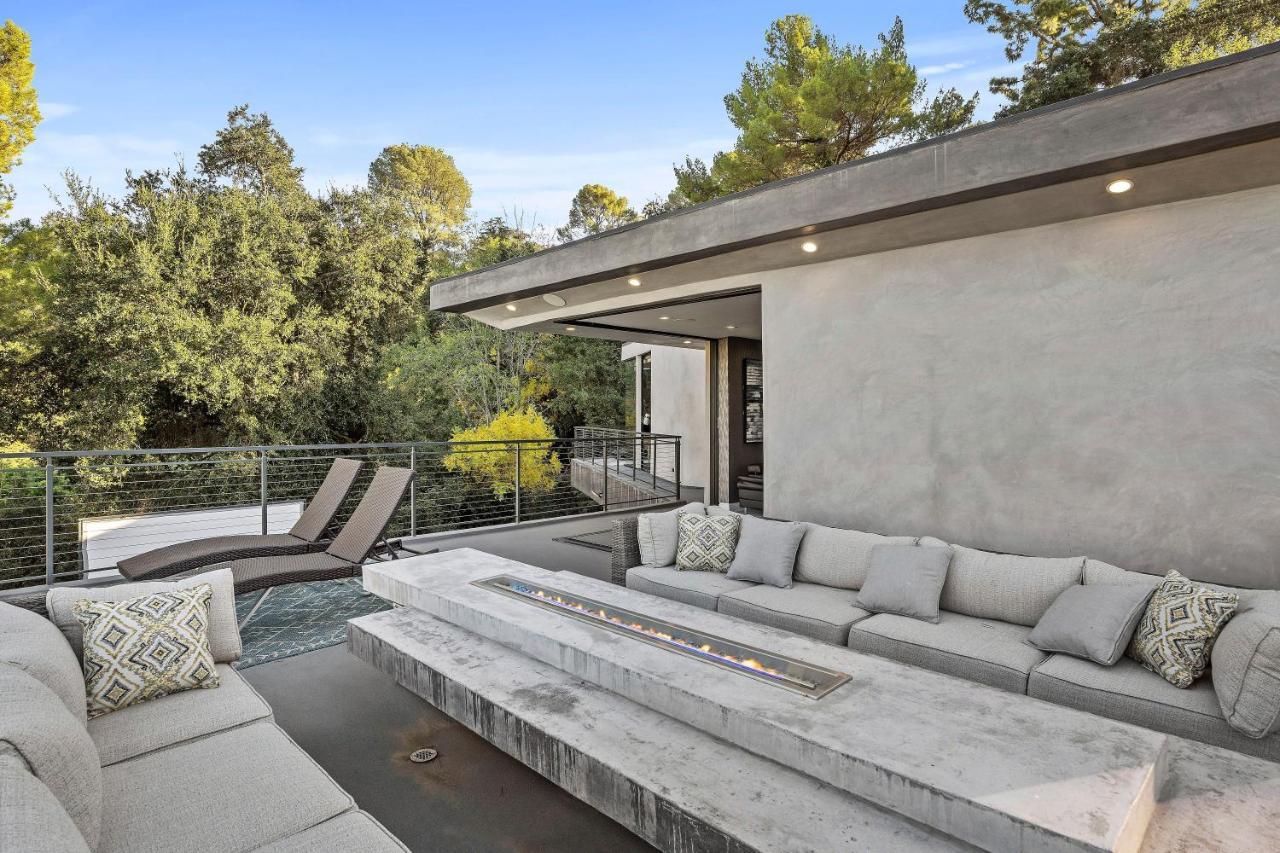 Luxury Hilltop Retreat: Private With Multi-level Rooftop, Infinity Pool, Jacuzzi, Outdoor Kitchen, Outdoor Movie Screen Los Angeles