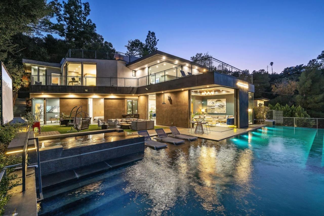 Luxury Hilltop Retreat: Private With Multi-level Rooftop, Infinity Pool, Jacuzzi, Outdoor Kitchen, Outdoor Movie Screen * Los Angeles