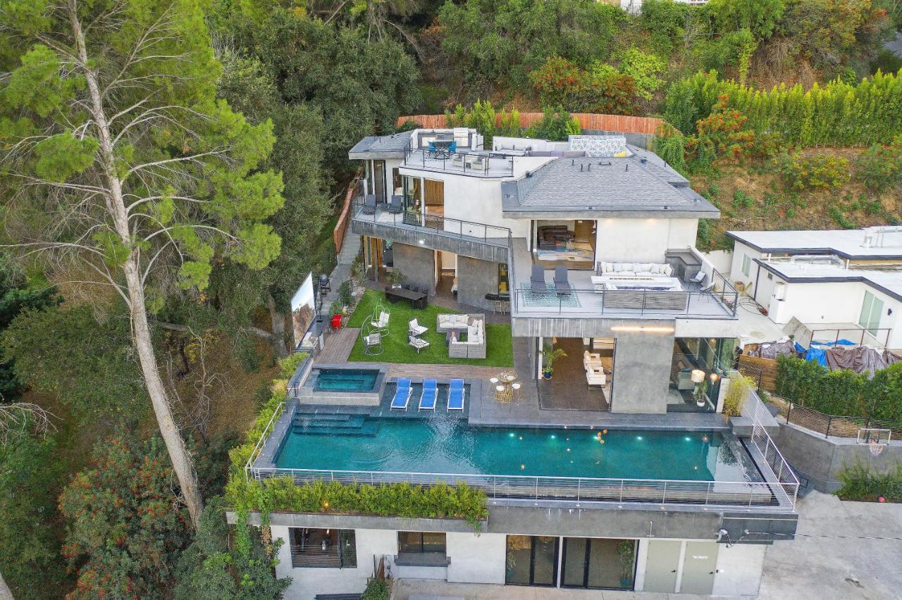 Luxury Hilltop Retreat: Private With Multi-level Rooftop, Infinity Pool, Jacuzzi, Outdoor Kitchen, Outdoor Movie Screen Los Angeles
