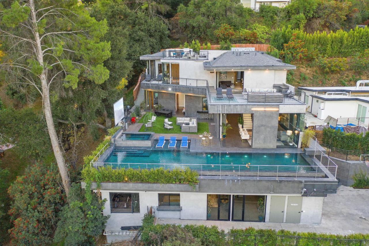 Villa Luxury Hilltop Retreat: Private With Multi-level Rooftop, Infinity Pool, Jacuzzi, Outdoor Kitchen, Outdoor Movie Screen *