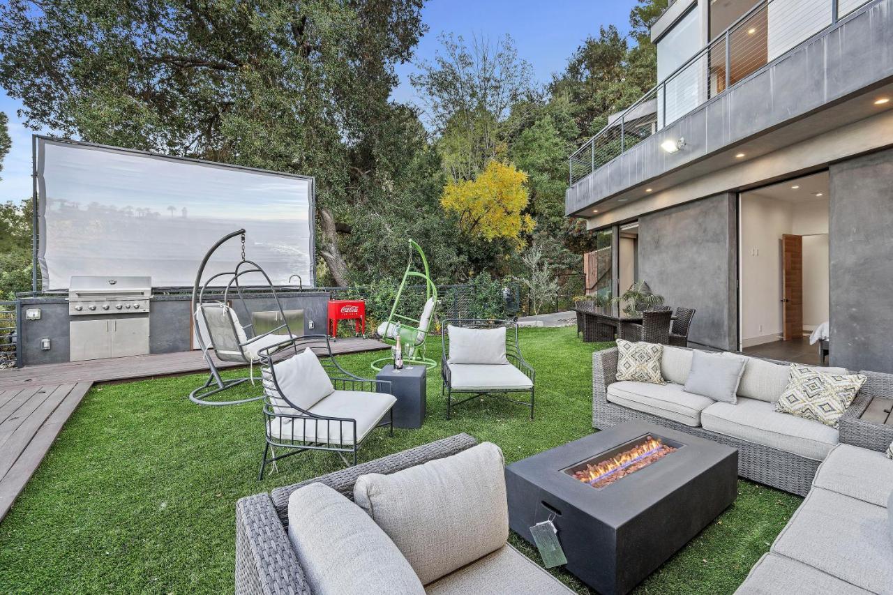 Luxury Hilltop Retreat: Private With Multi-level Rooftop, Infinity Pool, Jacuzzi, Outdoor Kitchen, Outdoor Movie Screen
