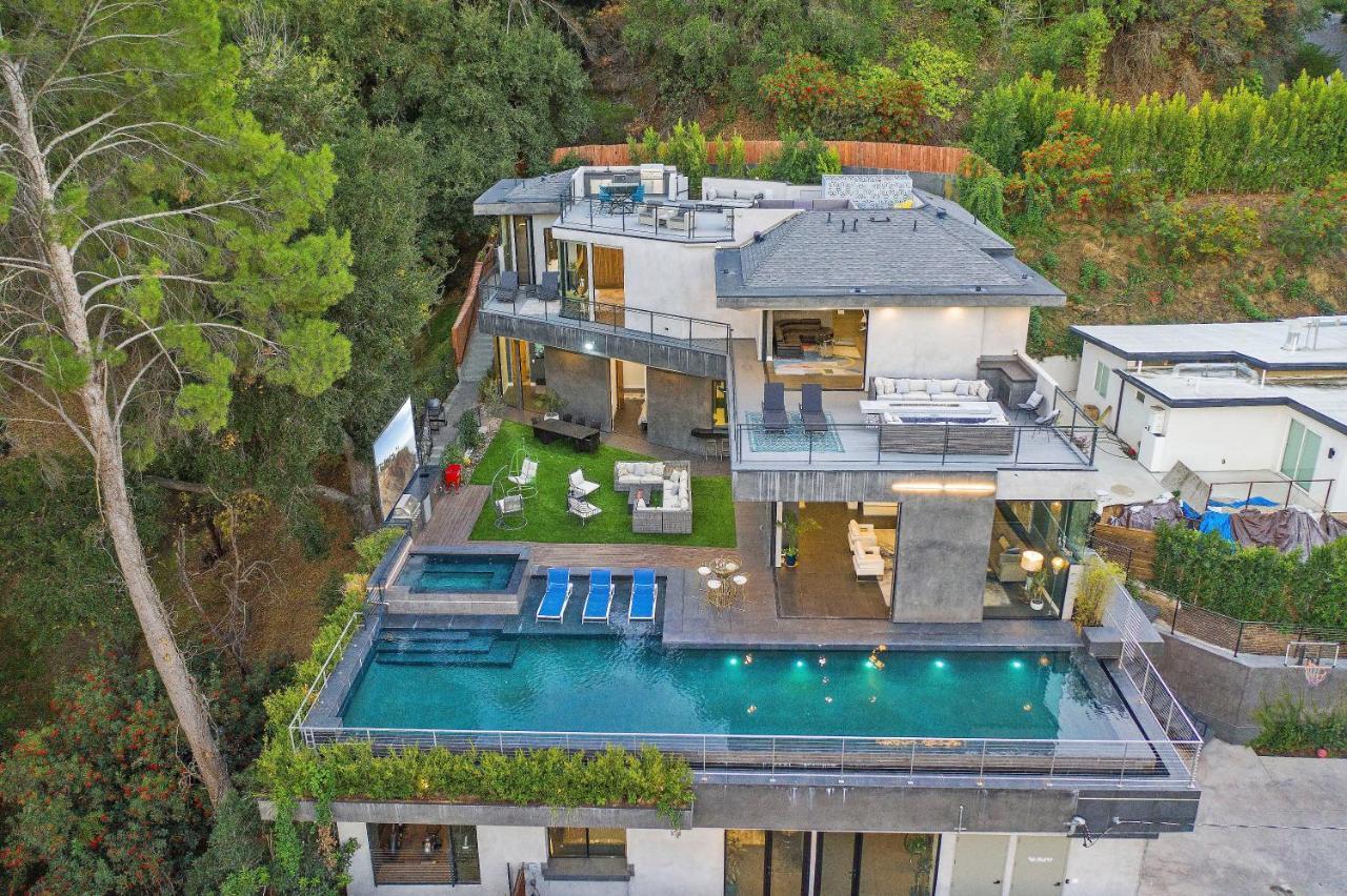 Luxury Hilltop Retreat: Private With Multi-level Rooftop, Infinity Pool, Jacuzzi, Outdoor Kitchen, Outdoor Movie Screen Villa Los Angeles