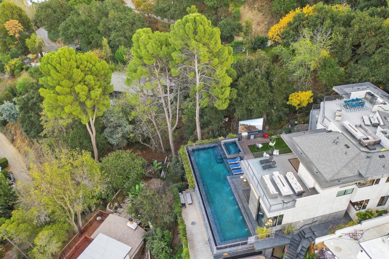 Villa Luxury Hilltop Retreat: Private With Multi-level Rooftop, Infinity Pool, Jacuzzi, Outdoor Kitchen, Outdoor Movie Screen *