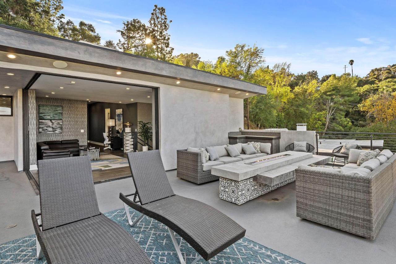 Villa Luxury Hilltop Retreat: Private With Multi-level Rooftop, Infinity Pool, Jacuzzi, Outdoor Kitchen, Outdoor Movie Screen