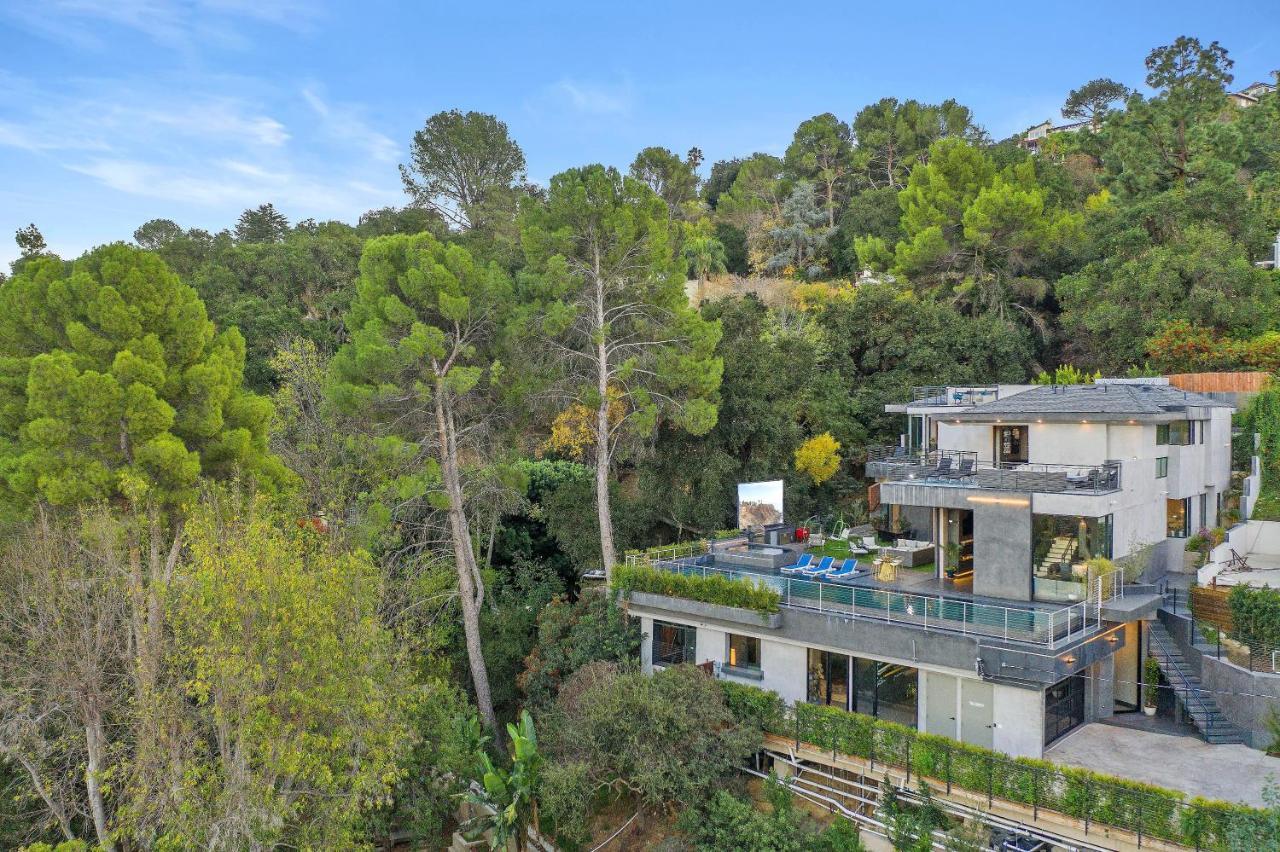 Luxury Hilltop Retreat: Private With Multi-level Rooftop, Infinity Pool, Jacuzzi, Outdoor Kitchen, Outdoor Movie Screen Villa *