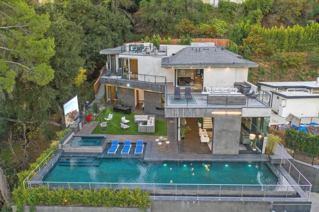 Villa Luxury Hilltop Retreat: Private With Multi-level Rooftop, Infinity Pool, Jacuzzi, Outdoor Kitchen, Outdoor Movie Screen Los Angeles