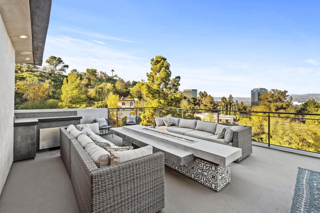 Luxury Hilltop Retreat: Private With Multi-level Rooftop, Infinity Pool, Jacuzzi, Outdoor Kitchen, Outdoor Movie Screen