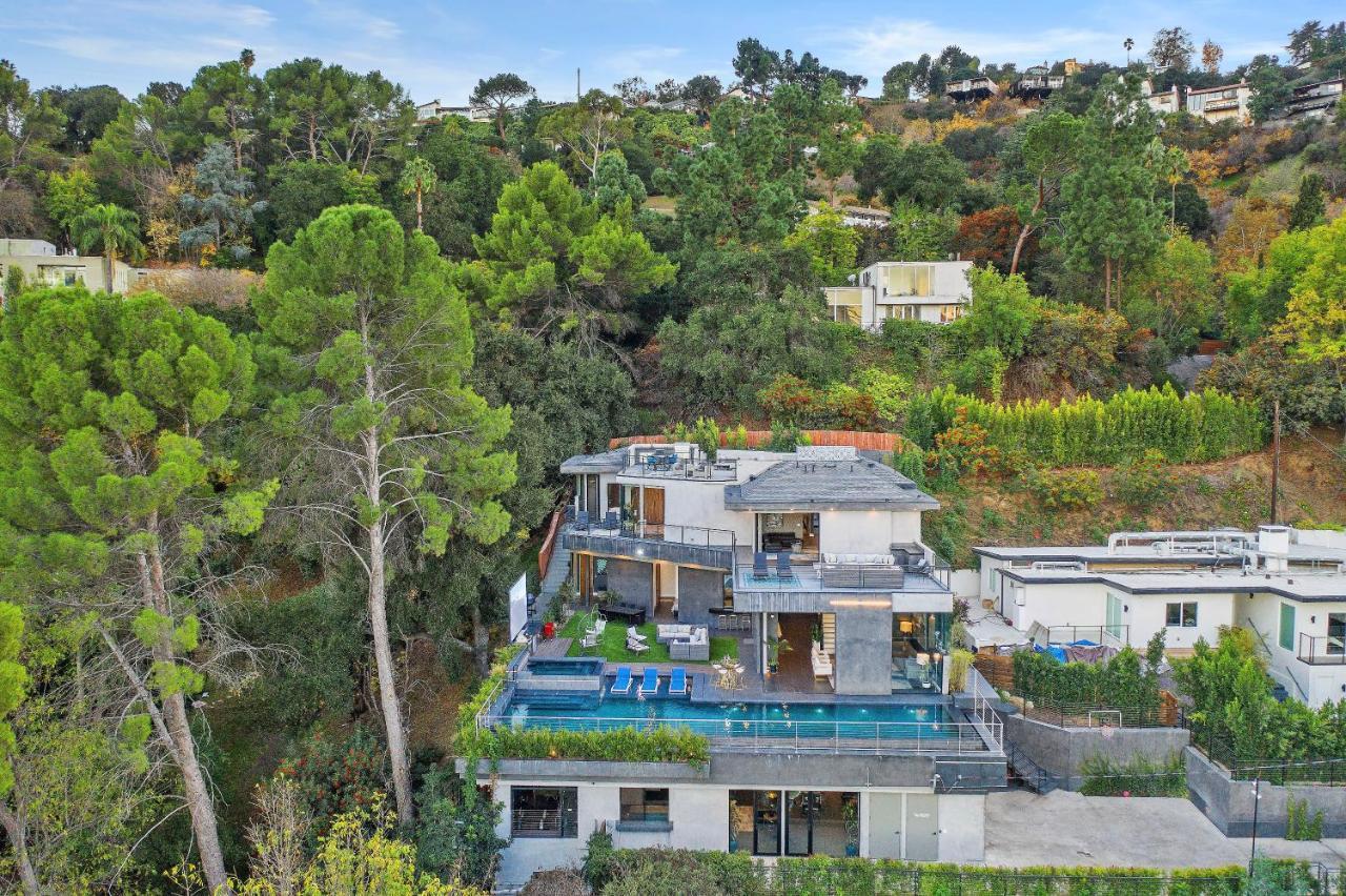 Luxury Hilltop Retreat: Private With Multi-level Rooftop, Infinity Pool, Jacuzzi, Outdoor Kitchen, Outdoor Movie Screen Villa Los Angeles