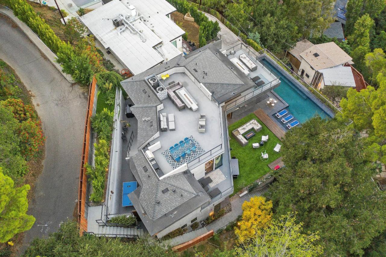Luxury Hilltop Retreat: Private With Multi-level Rooftop, Infinity Pool, Jacuzzi, Outdoor Kitchen, Outdoor Movie Screen Villa