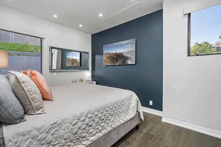 Luxury Hilltop Retreat: Private With Multi-level Rooftop, Infinity Pool, Jacuzzi, Outdoor Kitchen, Outdoor Movie Screen Los Angeles