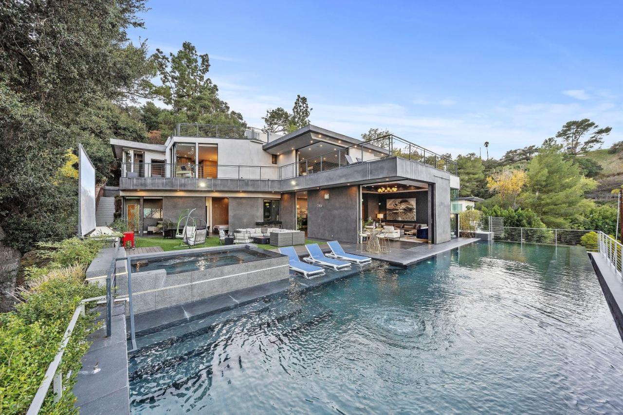 Luxury Hilltop Retreat: Private With Multi-level Rooftop, Infinity Pool, Jacuzzi, Outdoor Kitchen, Outdoor Movie Screen * Los Angeles