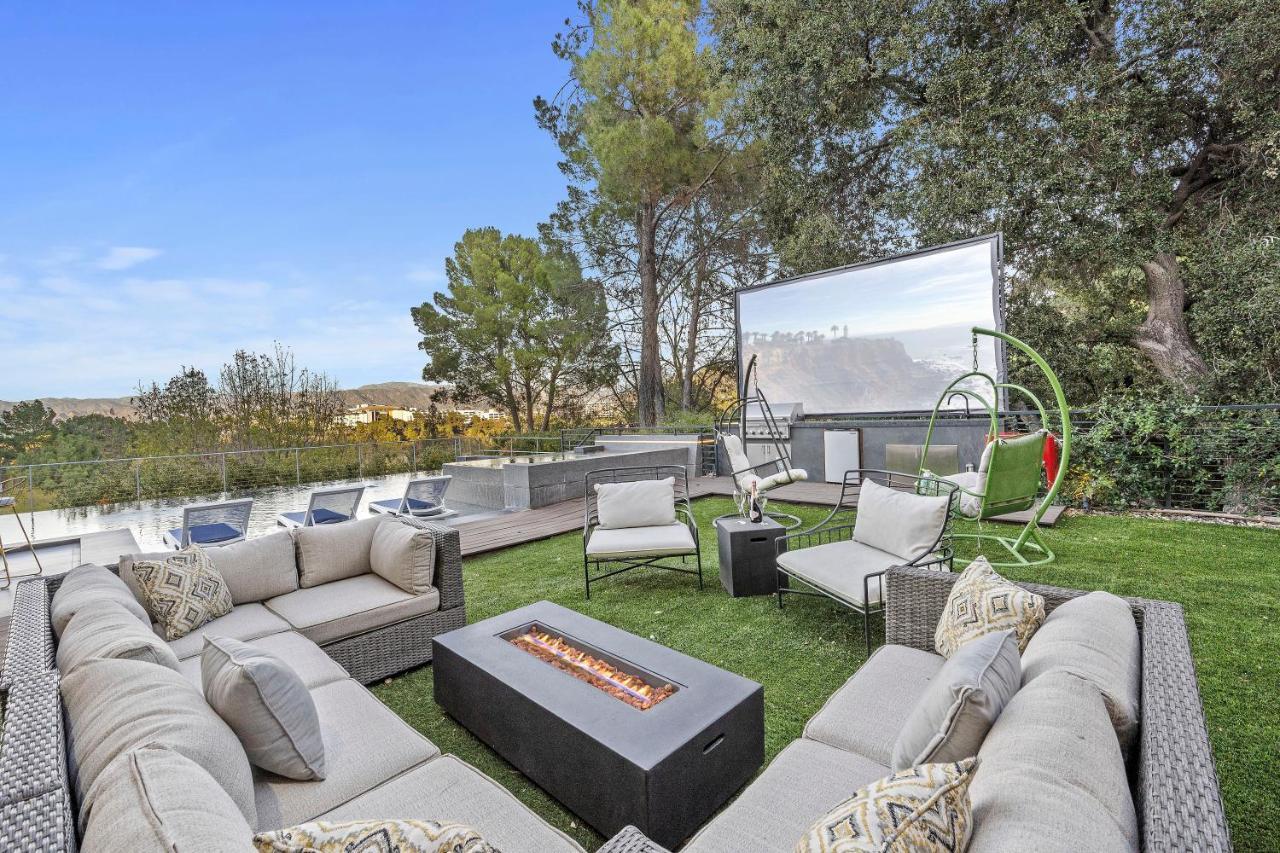 Luxury Hilltop Retreat: Private With Multi-level Rooftop, Infinity Pool, Jacuzzi, Outdoor Kitchen, Outdoor Movie Screen Villa Los Angeles