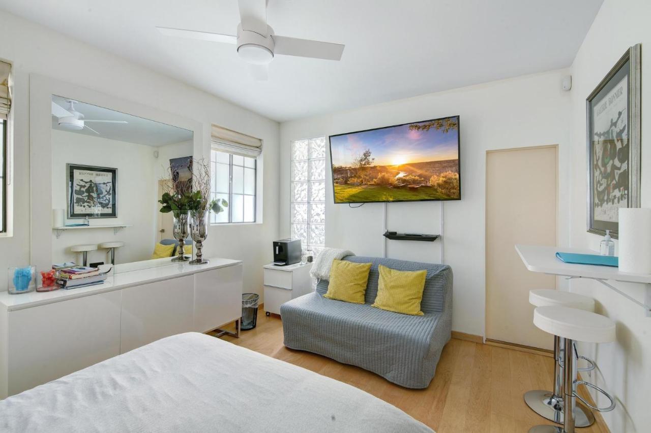 Private & Entrance In Marina Del Rey Los Angeles