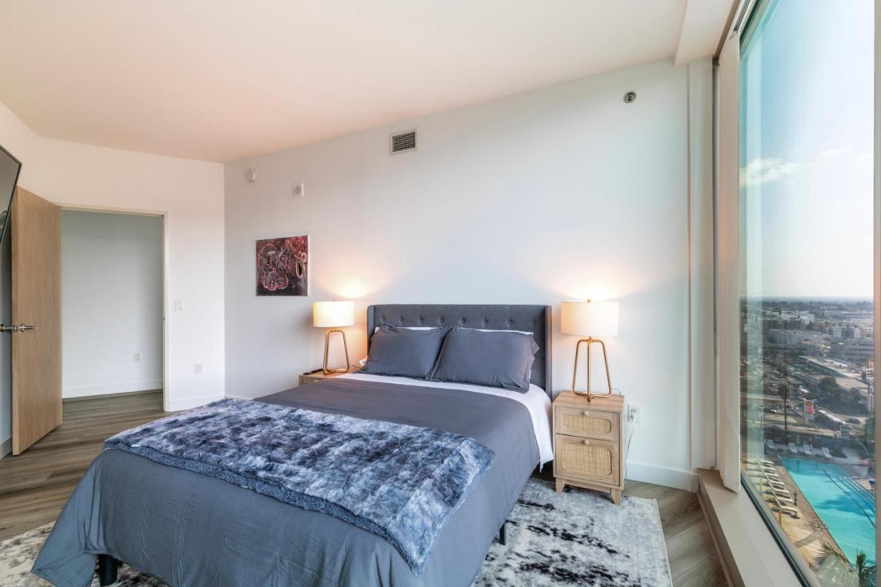 2br Luxury Highrise Hollywood Los Angeles