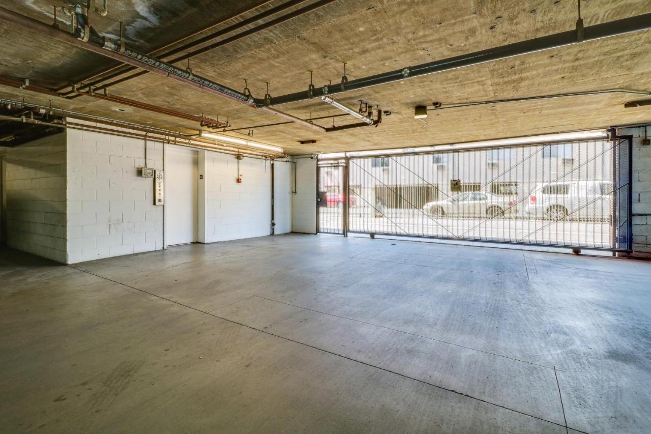 Granada Hills With Community Pool And Workspace Los Angeles