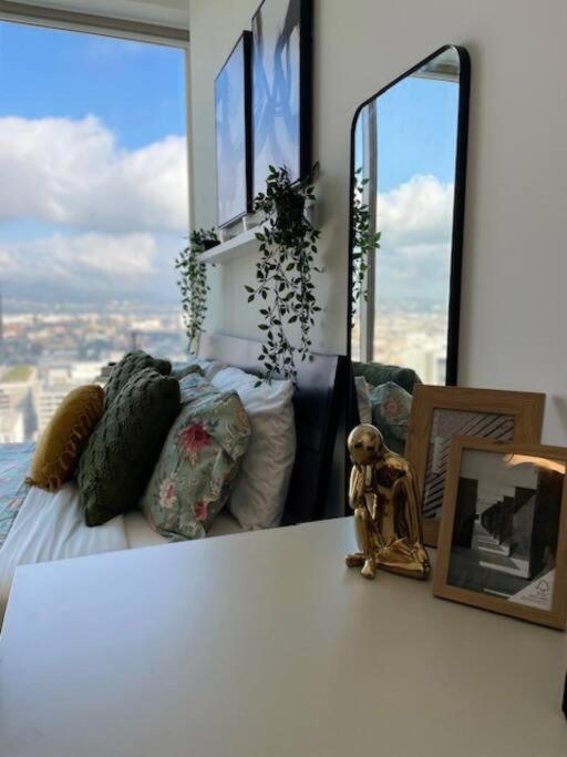 Mid High Rise In La Apartamento