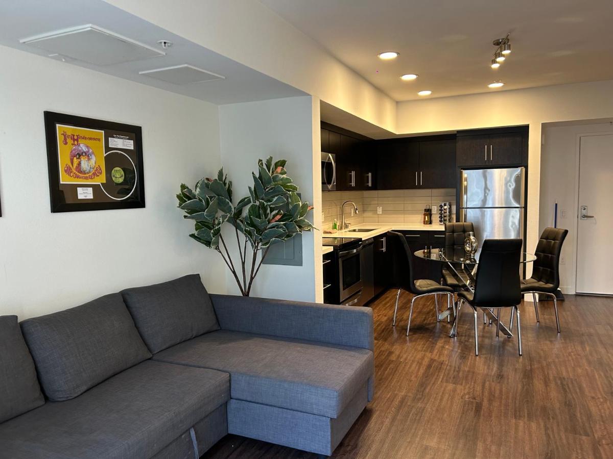 Luxury In Hollywood *