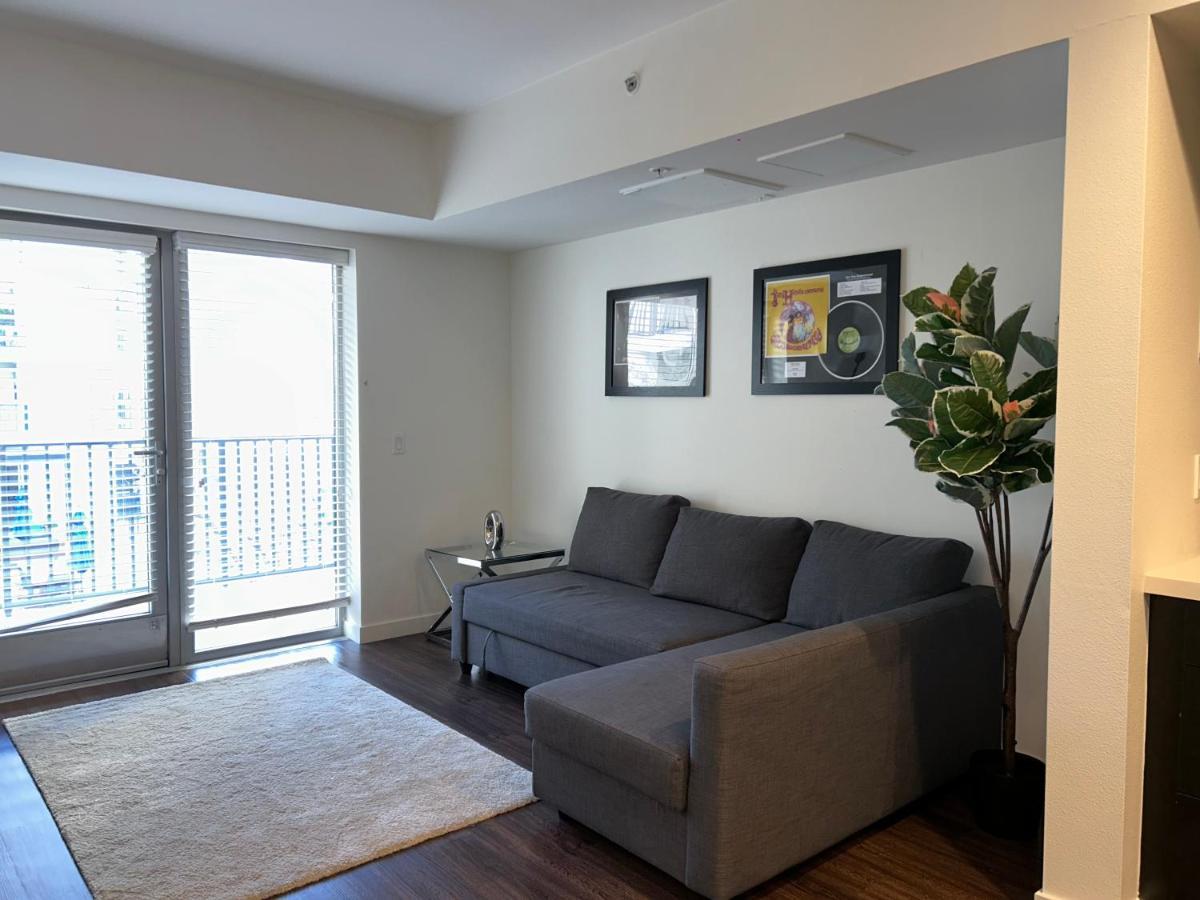 Luxury In Hollywood Apartment Los Angeles