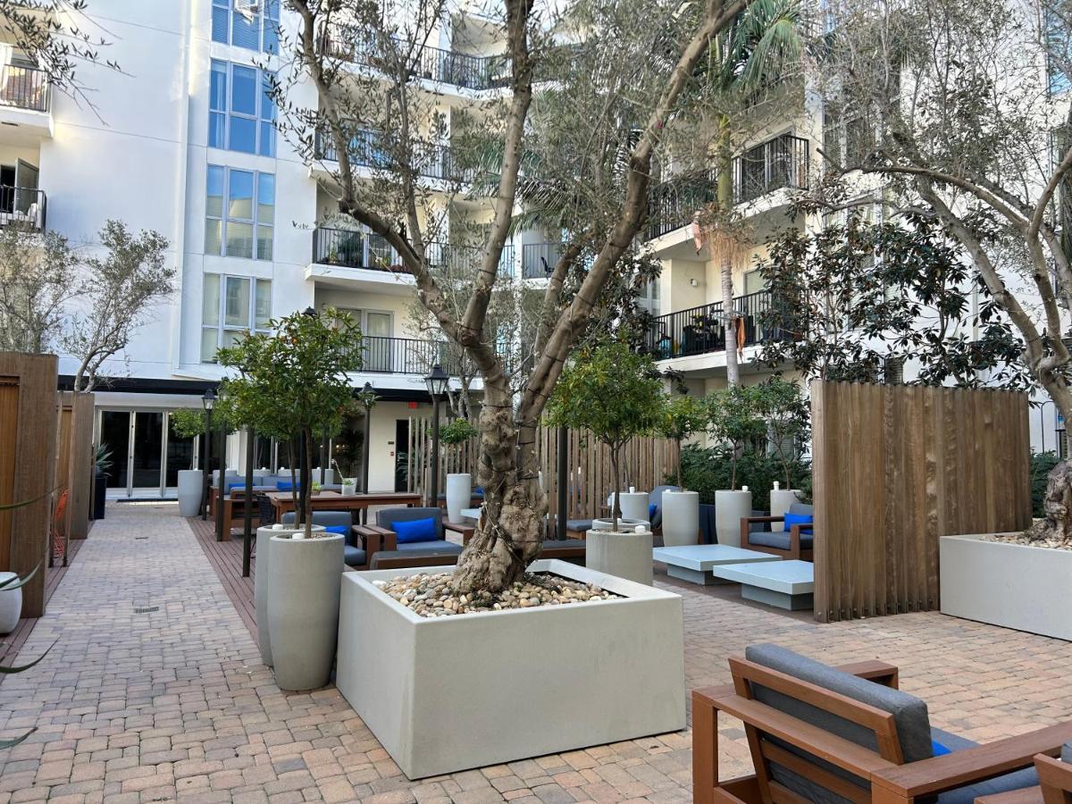 Luxury In Hollywood Apartment Los Angeles