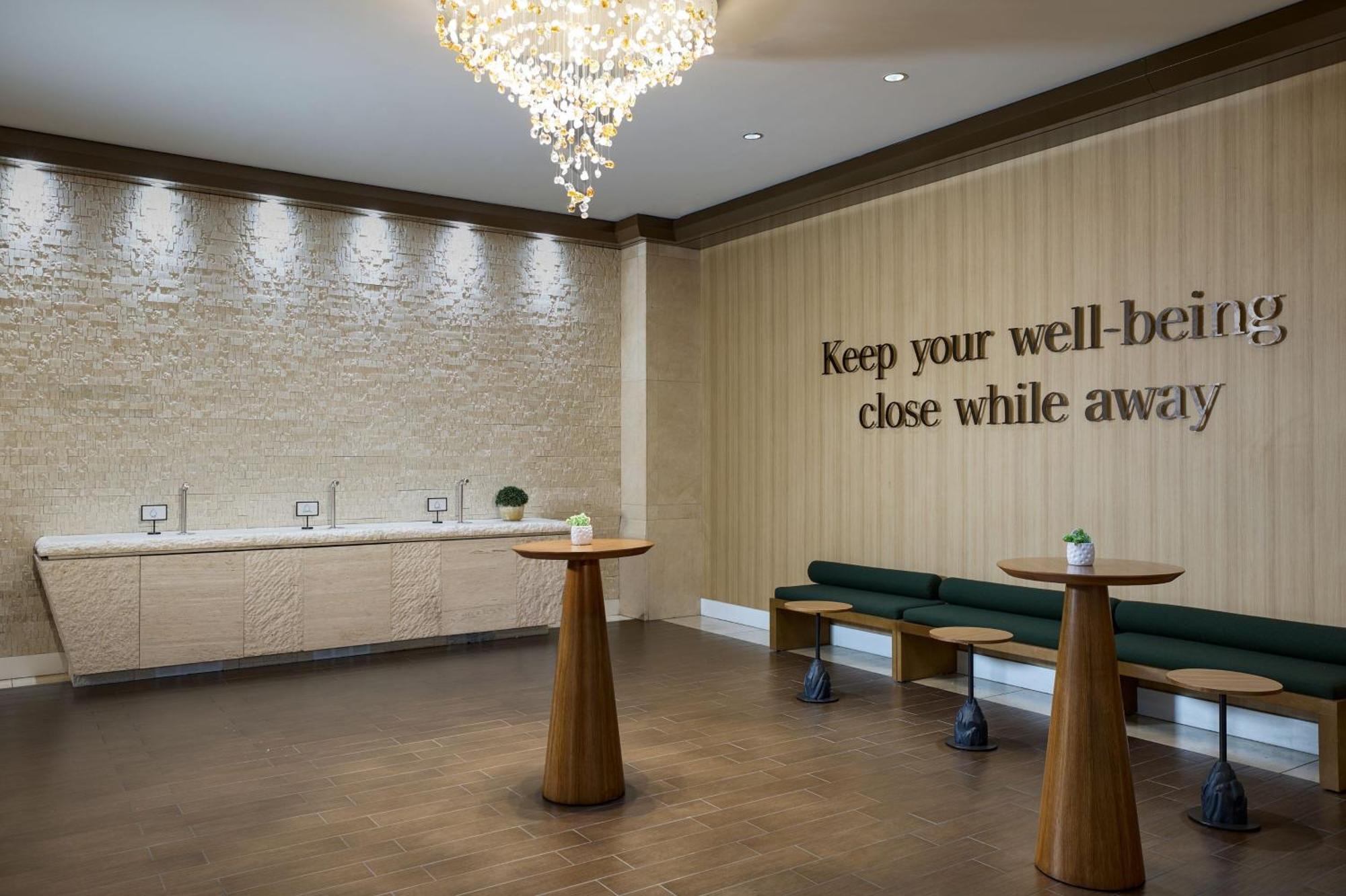 Hotel The Westin Angeles Airport 4*