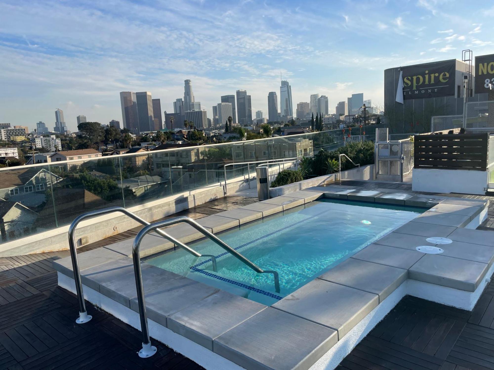 Acomodação com café da manhã  Luxury Downtown Penthouse With Skyline Views Los Angeles