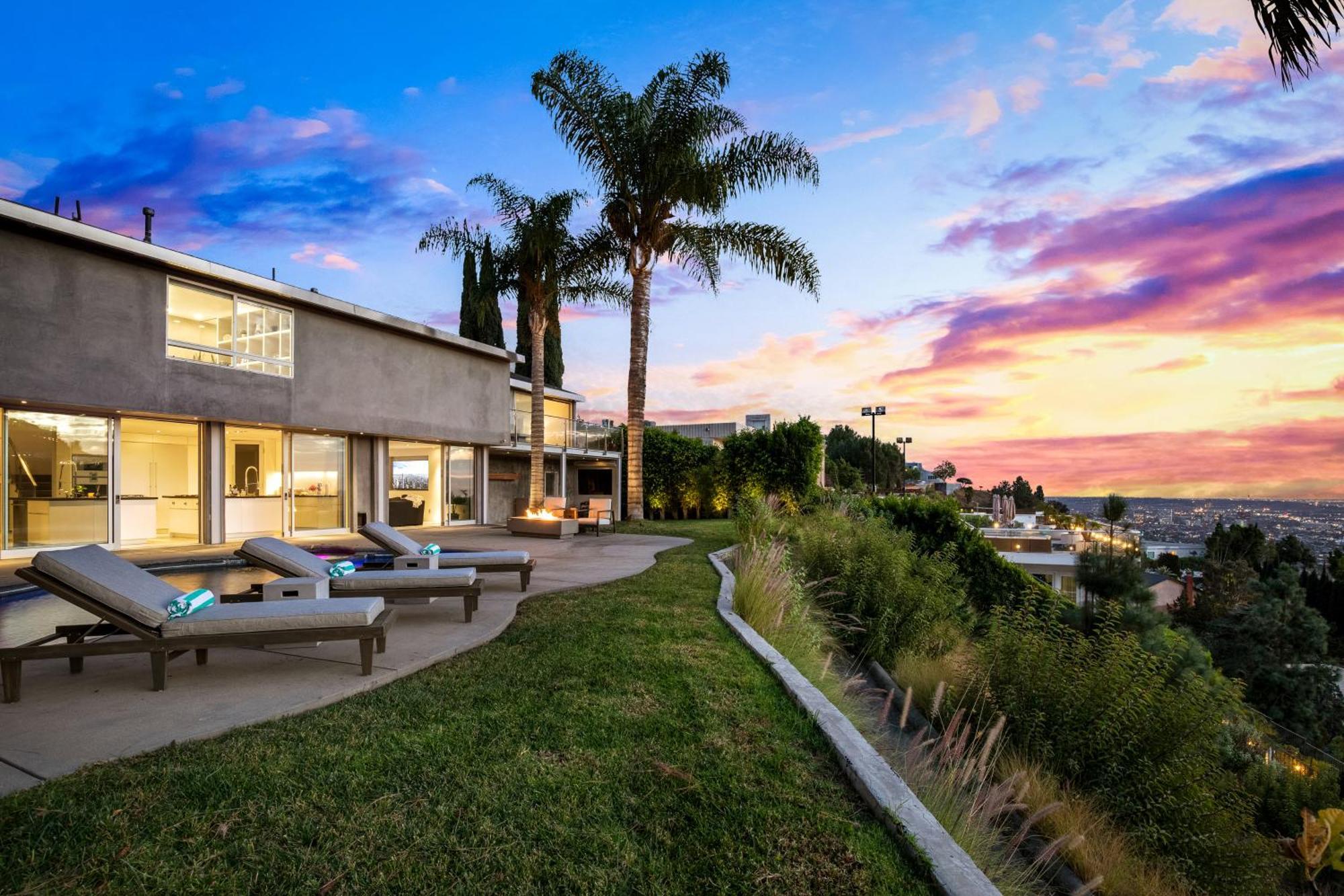 Hollywood Hills Luxury Modern With Pool & Sunset Views Villa