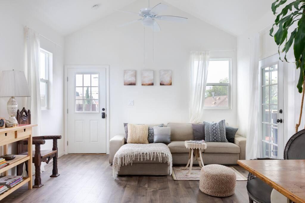Take It Easy On The Porch In A Hollywood Hideaway Holiday home Los Angeles
